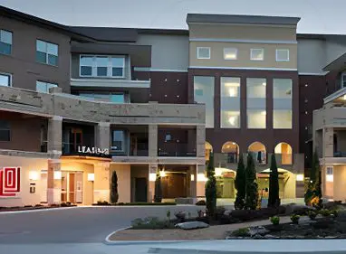 A large hotel with many windows and lights on the outside.